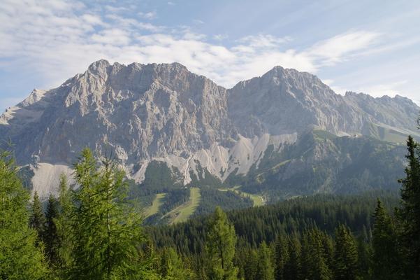 Ehrwald 2015 , Ehrwalder Alm , Almabtrieb im September, Blick auf Zugspitzmassiv