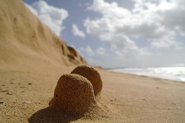 ❤️❤️❤️Sand bumps on the beach at Kekaha... it's right by the high tide line... marked by the small shelf of sand on the left. The beautiful sky above and the ocean waves breaking on the right... another wonderful day in paradise... 