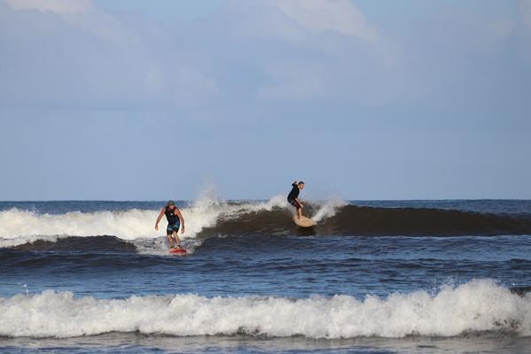 Hawaii Kauai surf fun
Surfing Kauai big swell 