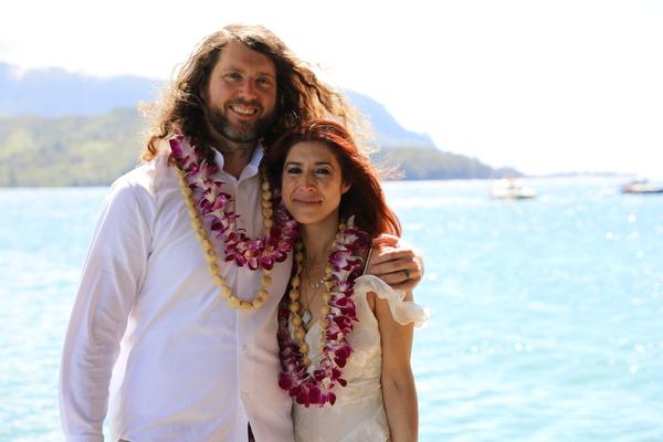 Wedding Hanalei 2022, Kauai Hawaii, pacific blue ocean with happy couple