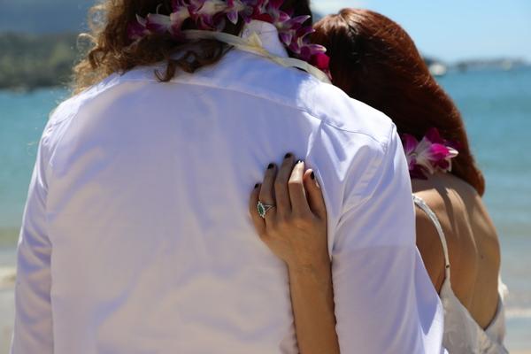Wedding, Hawaii Hanalei Pier,  Kauai,  may 2022, Hochzeit am Strand, die Brautleute geniessen Ihre Hochzeit, Wedding Ring, 
